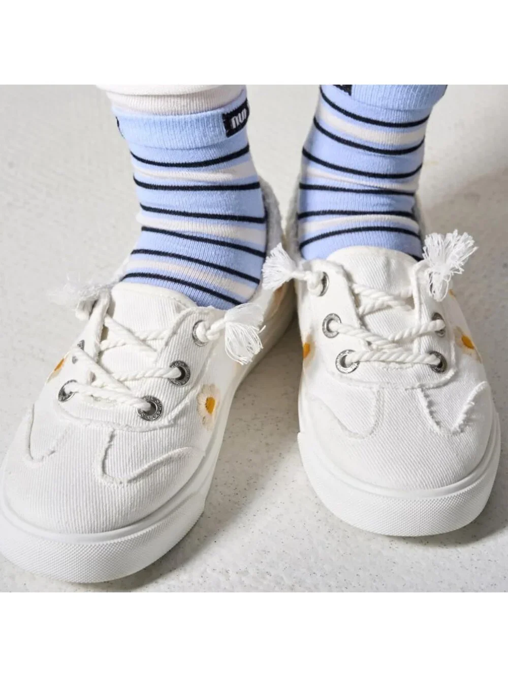 Women's White Canvas Lightweight Comfort Memory Foam Insole Casual Sneakers
